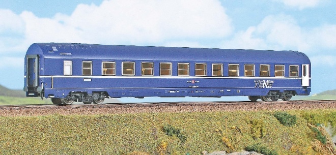 Sleeping car type MU in TEN livery<br /><a href='images/pictures/ACME/50592_900.jpg' target='_blank'>Full size image</a>